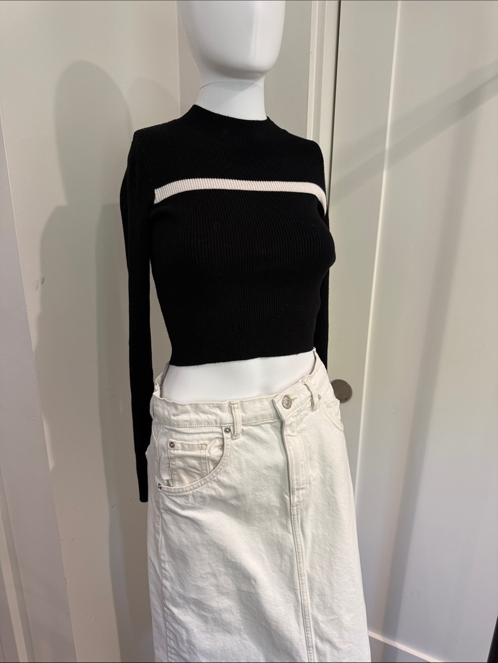 Brandy Melville Black Cropped Ribbed Crewneck Sweater with White Stripe